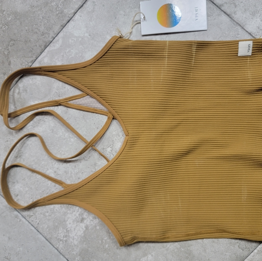 vuori ribbed crop tank size small